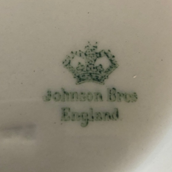 - Antique ServingDish with Lid.Johnson Brothers.BreastCancer Fundraiser - Picture 7 of 10